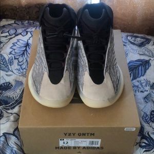 Adidas yeezy Quantum “Quantum”